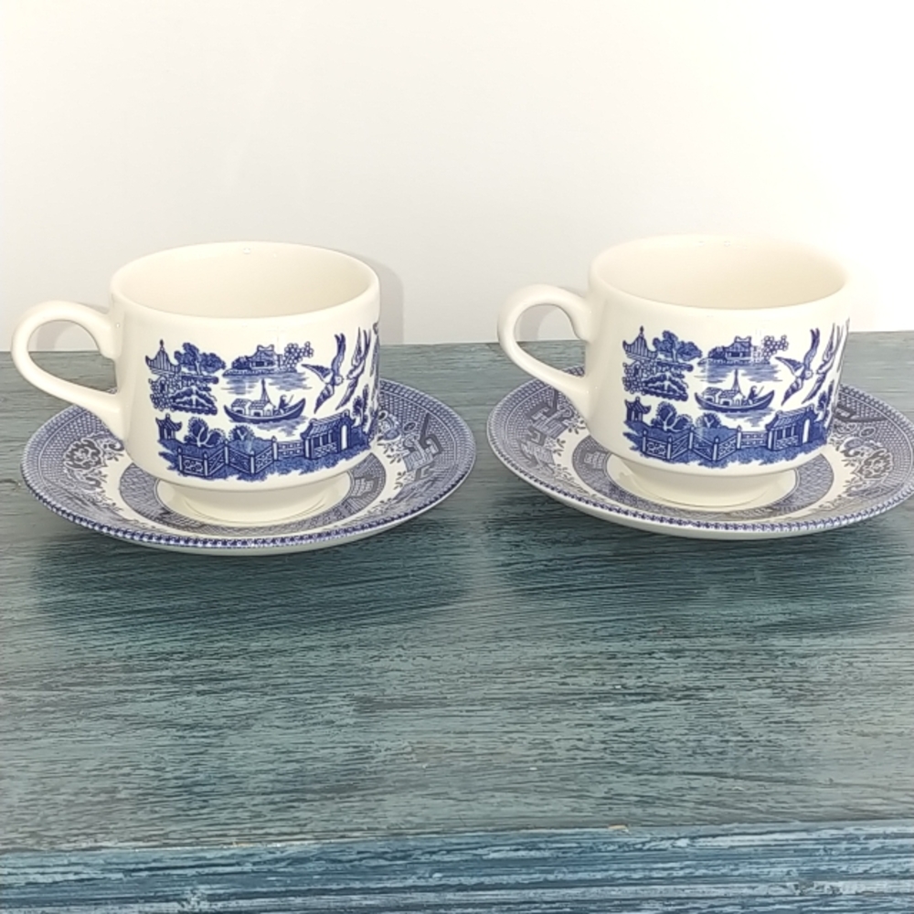 Blue Willow Churchill vintage tea cups & saucers